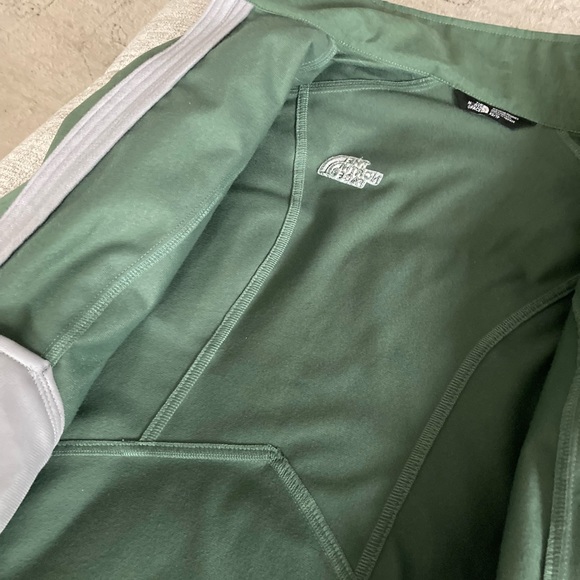 Northface full zip coat - like new! Hunter green color XS - Picture 3 of 3